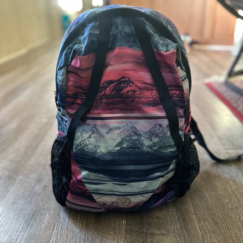 Lvivva by lululemon backpack